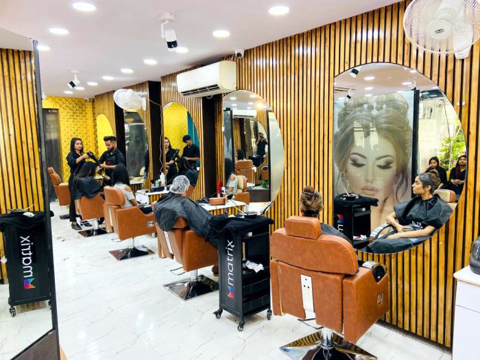 The Hair Street Best Unisex Salon in Paschim Vihar